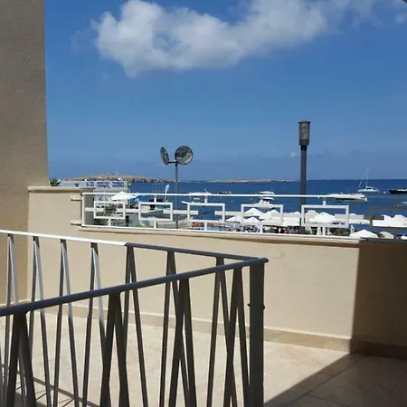 Casa vacanze By The Sea, St Paul's Bay Seafront